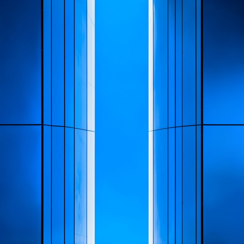 Icono de equipos, silueta estilizada en azul marino